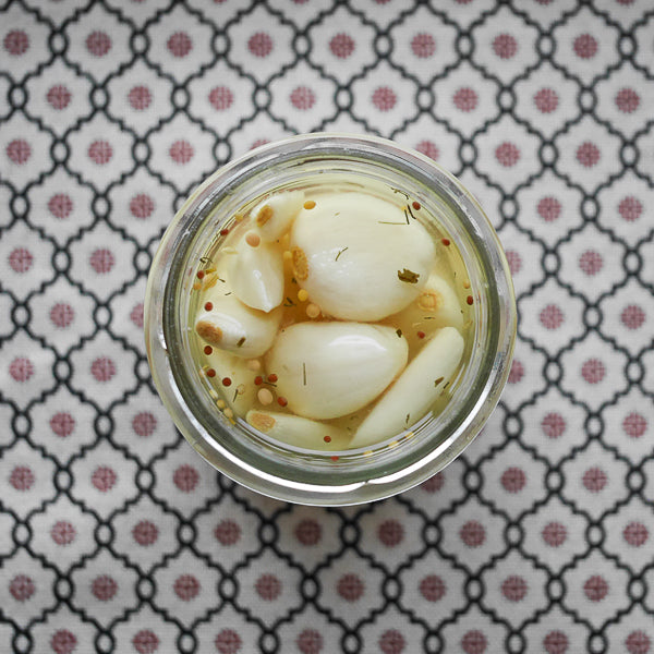 Eingelegte Knoblauchzehen