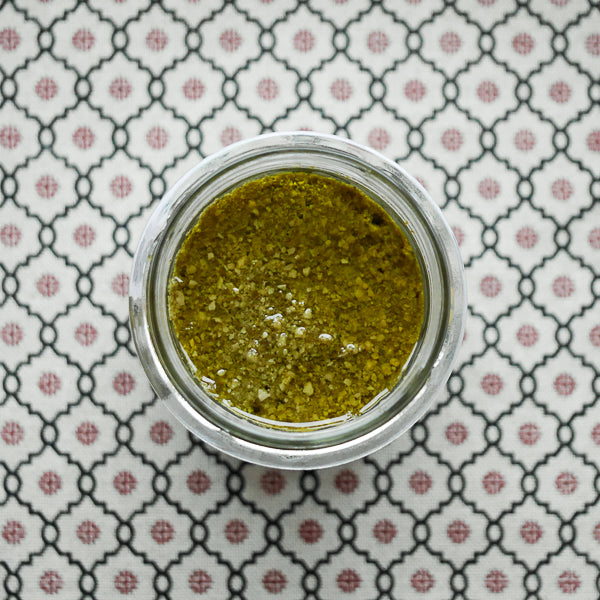 Grünes Knoblauchstängel Pesto