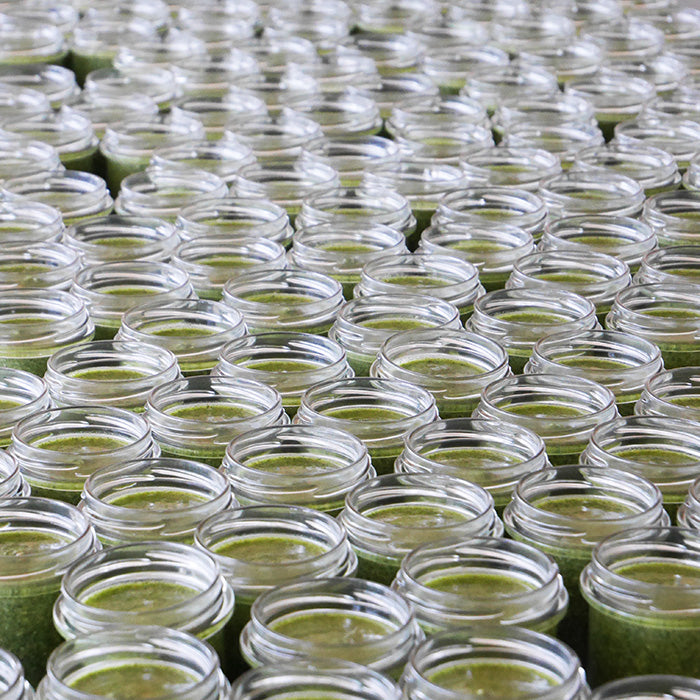 Grünes Knoblauchstängel Pesto